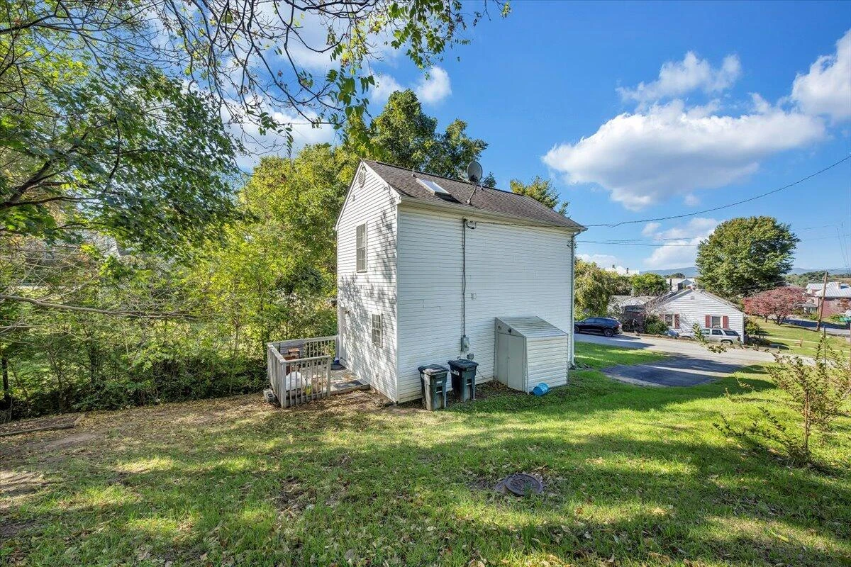 411 E Jackson AVE - Photo 20