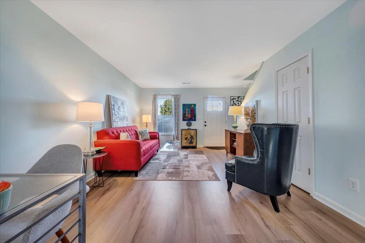 411 E Jackson AVE - Photo 3