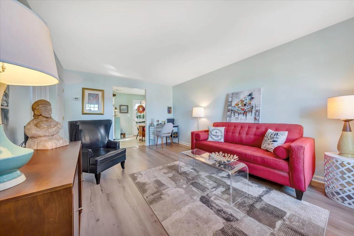 411 E Jackson AVE - Photo 4