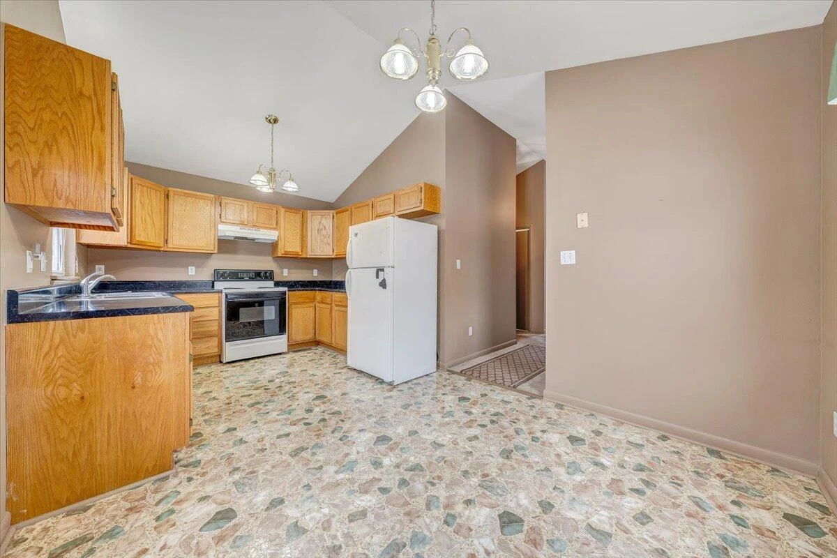 607 Loudon AVE NW - Photo 11