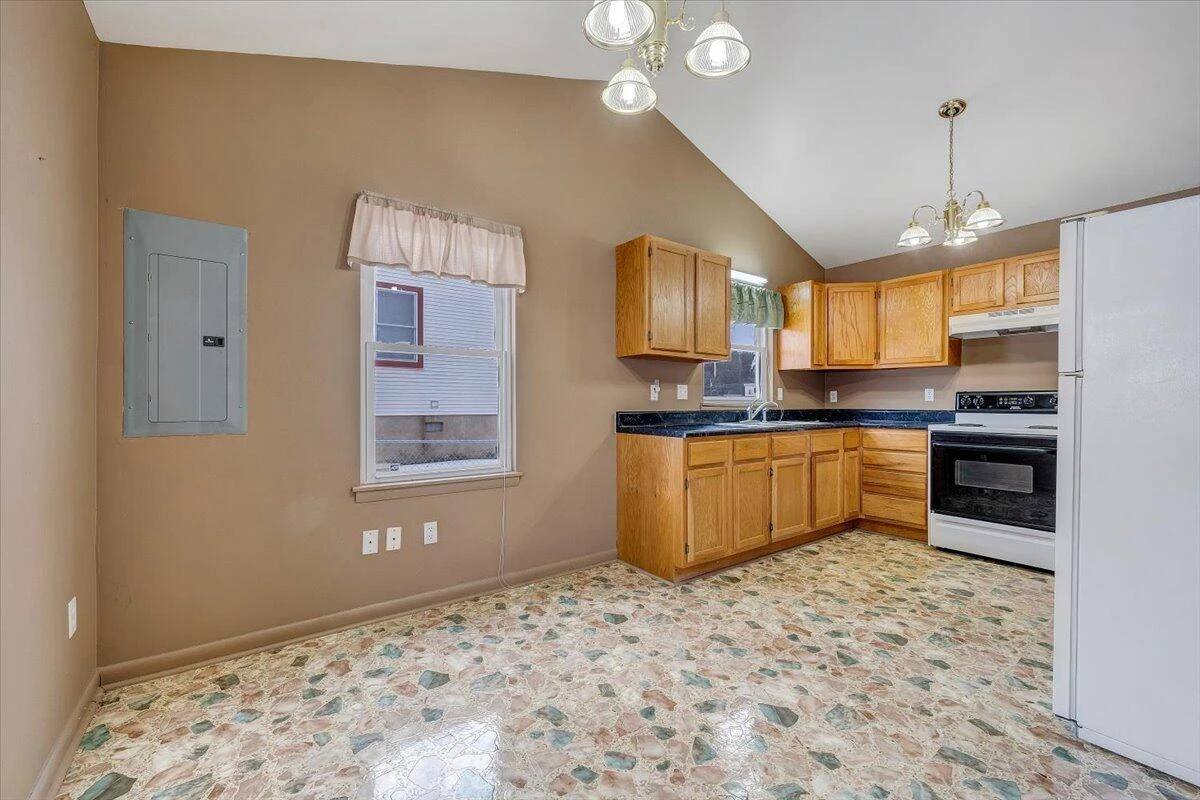 607 Loudon AVE NW - Photo 12