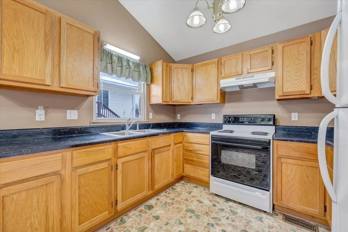 607 Loudon AVE NW - Photo 15