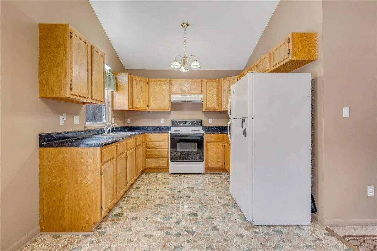 607 Loudon AVE NW - Photo 16