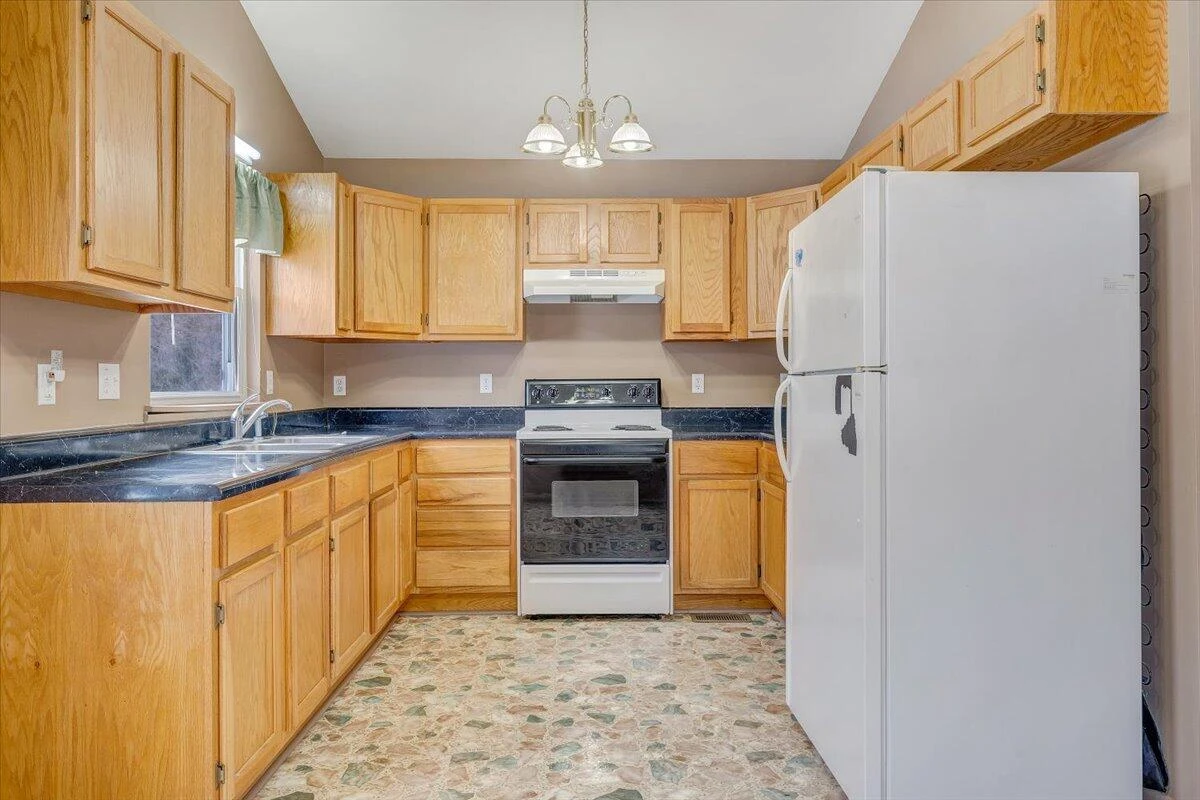 607 Loudon AVE NW - Photo 17