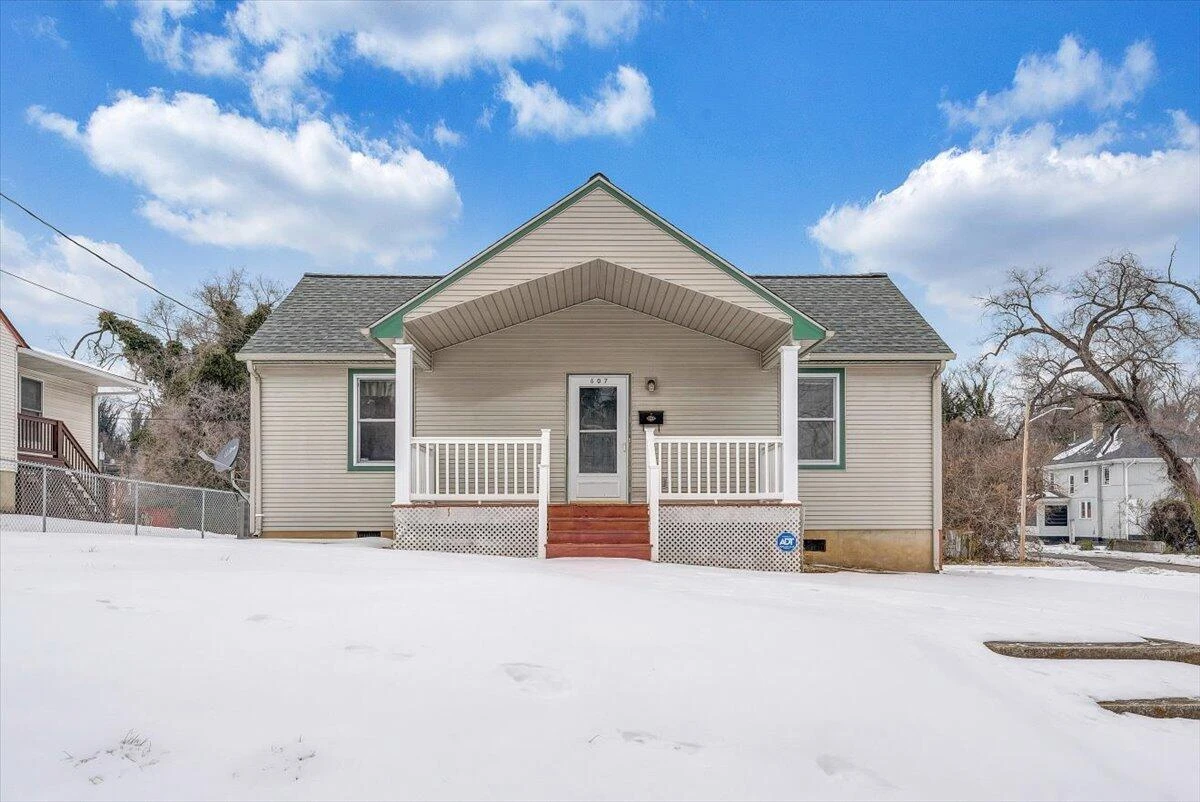 607 Loudon AVE NW - Photo 2