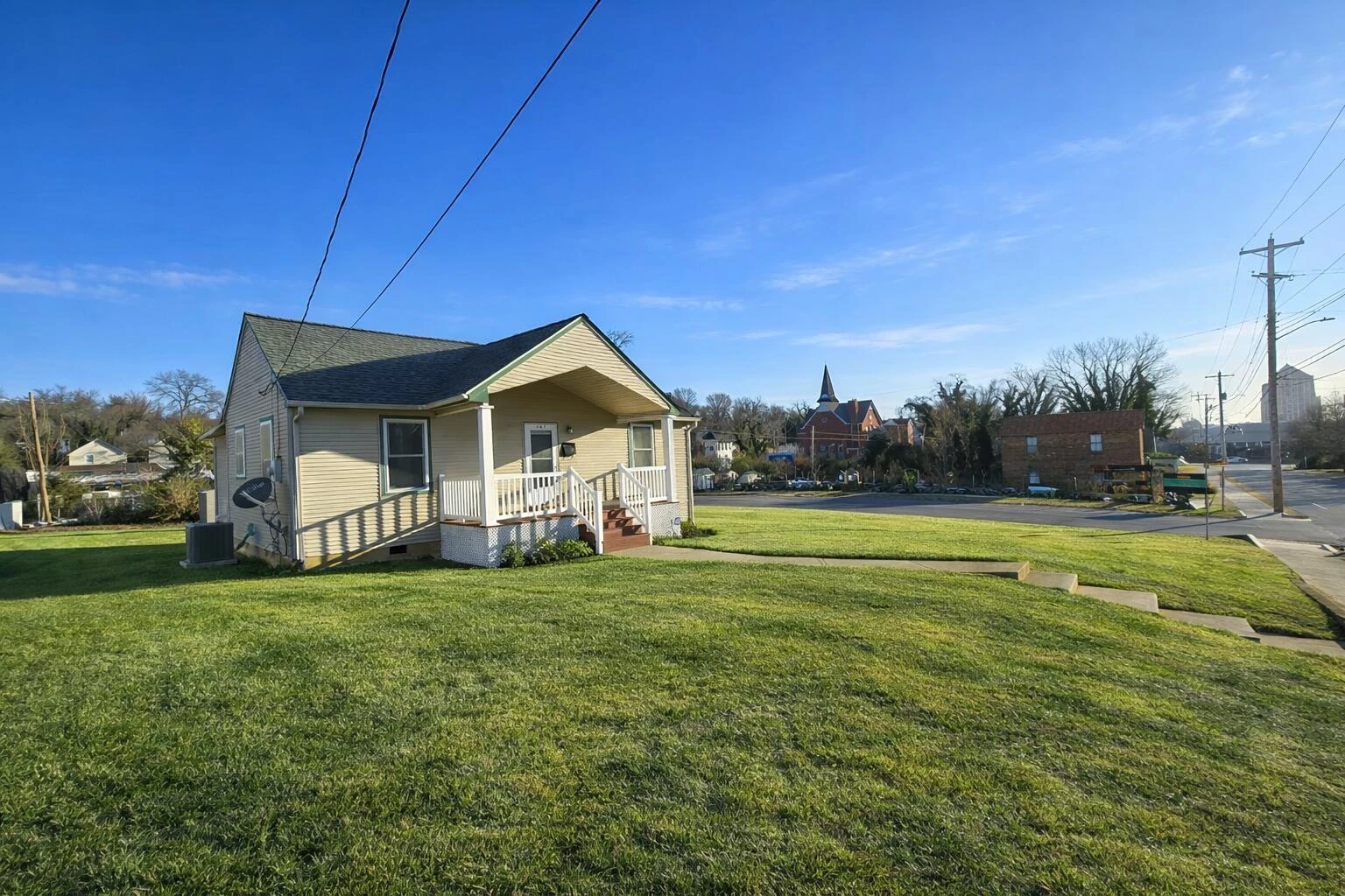 607 Loudon AVE NW - Photo 3
