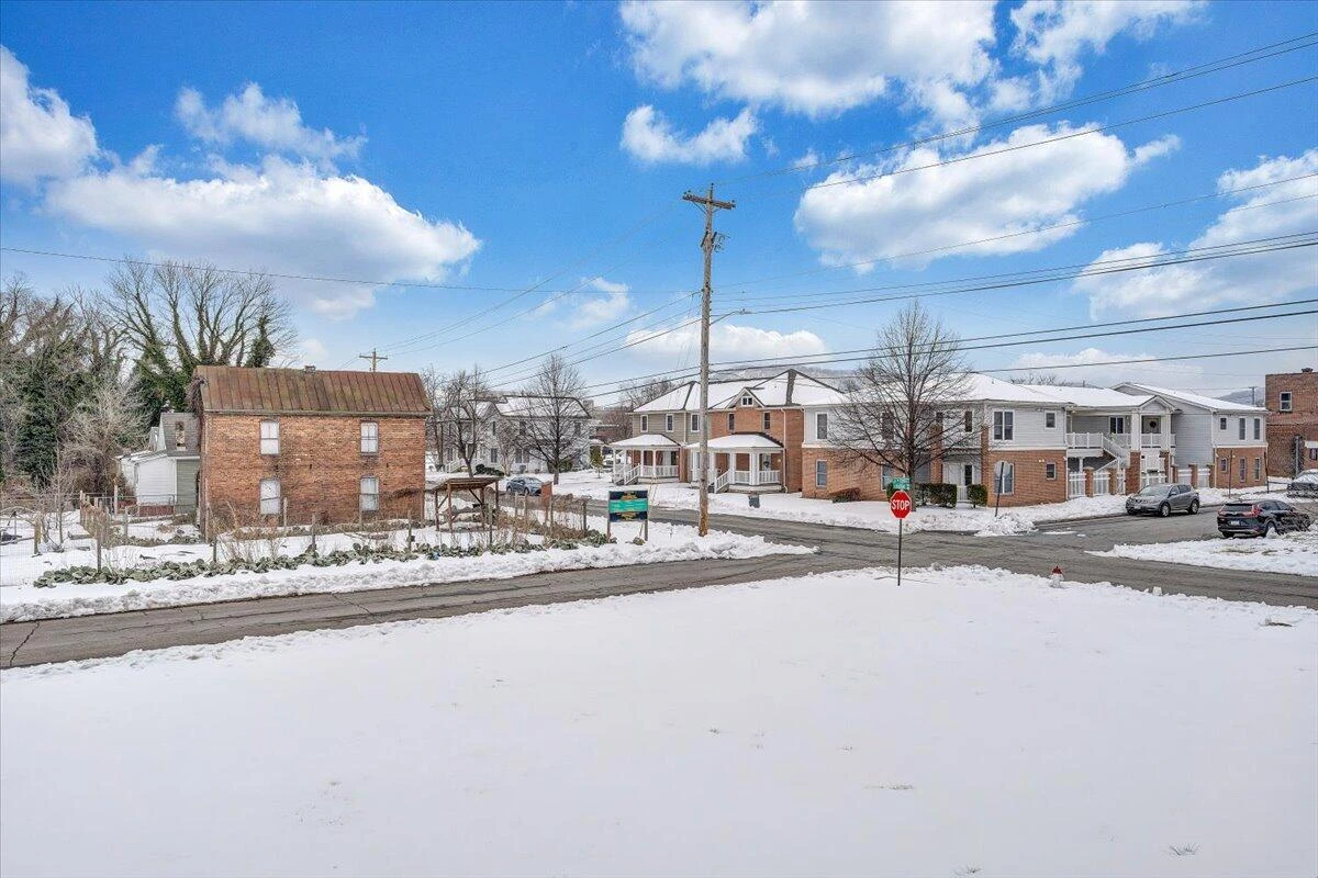 607 Loudon AVE NW - Photo 32