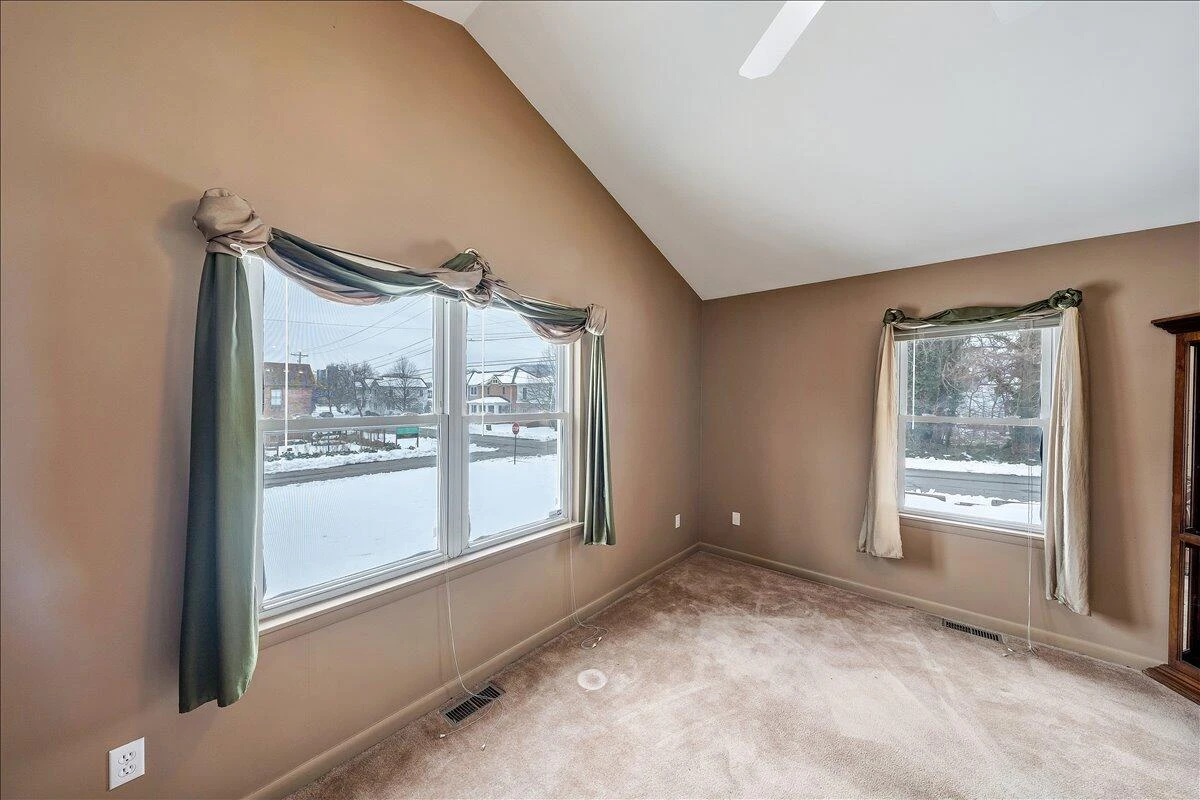 607 Loudon AVE NW - Photo 9