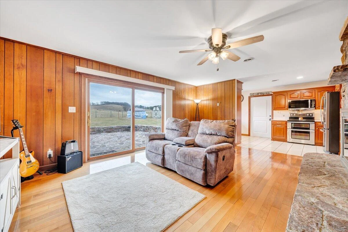1167 Saint Peters RD - Photo 15