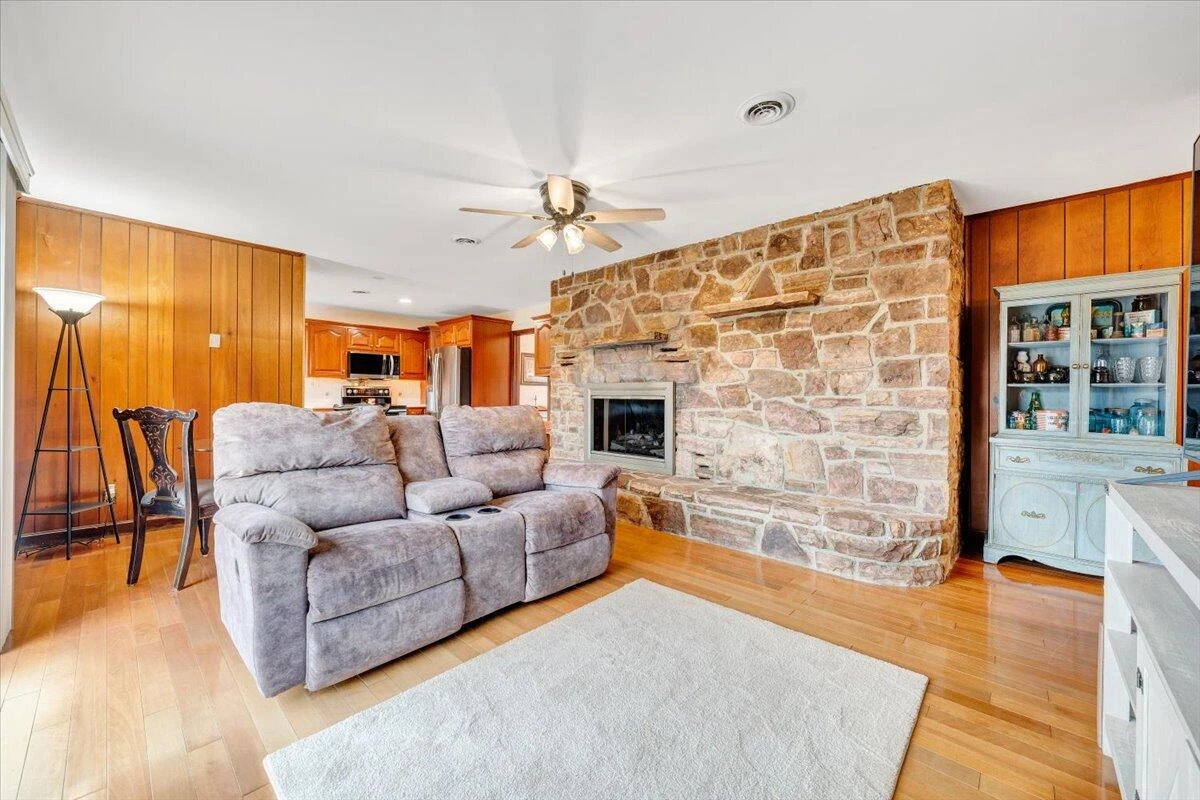 1167 Saint Peters RD - Photo 16