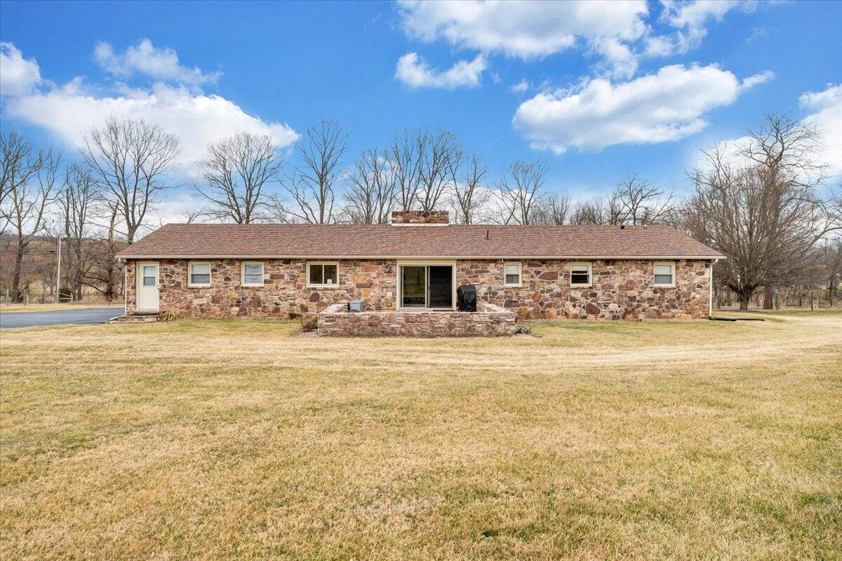 1167 Saint Peters RD - Photo 36