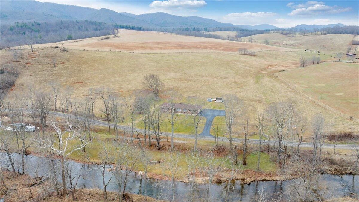 1167 Saint Peters RD - Photo 38
