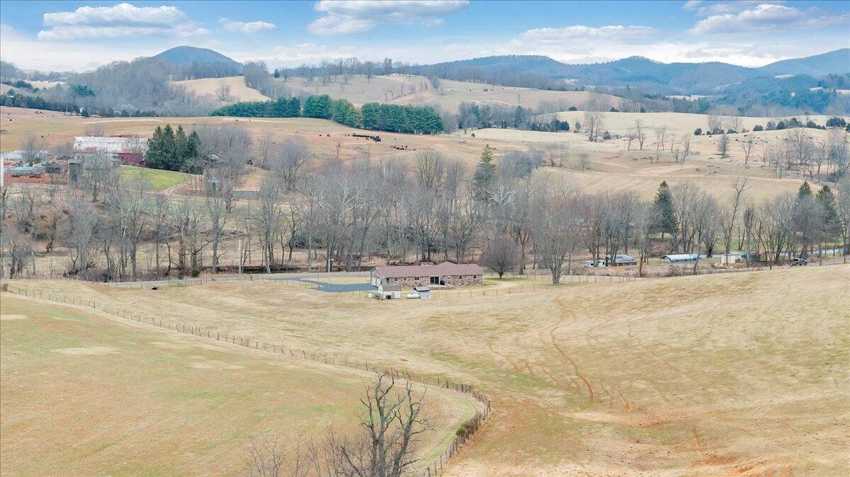 1167 Saint Peters RD - Photo 39