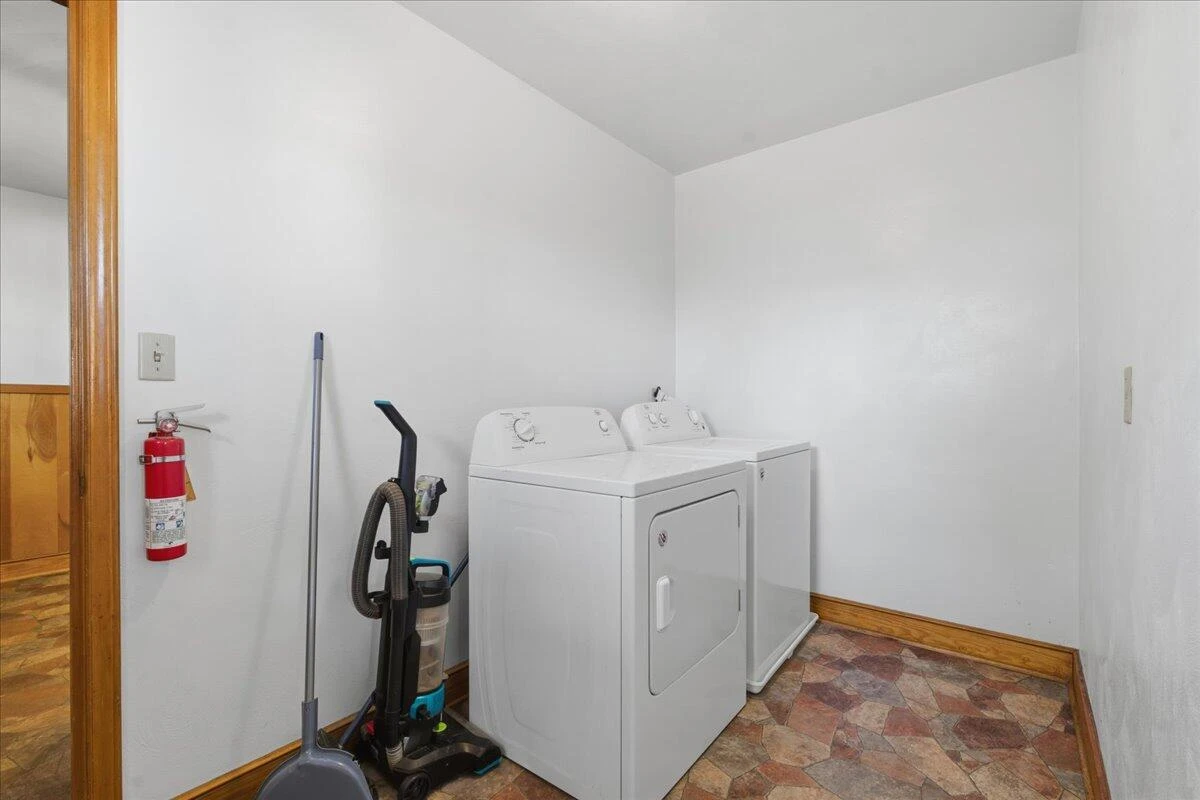 3241 Peaks RD - Photo 29