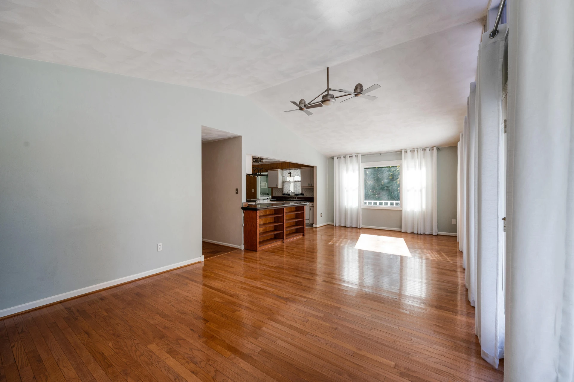 404 Heather LN - Photo 11