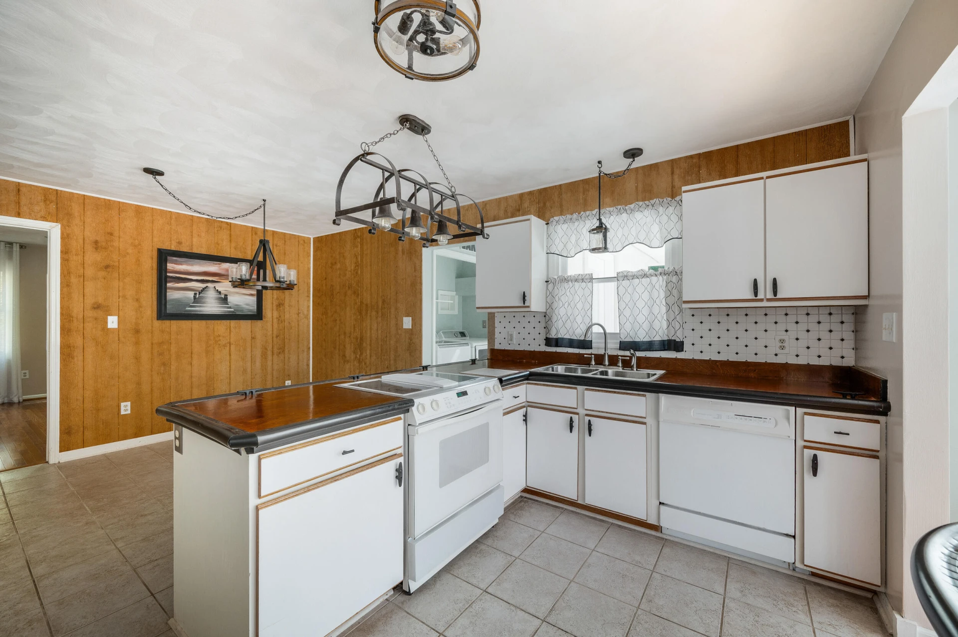 404 Heather LN - Photo 7