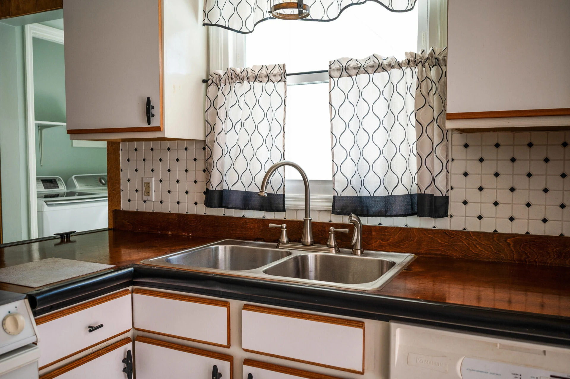 404 Heather LN - Photo 8