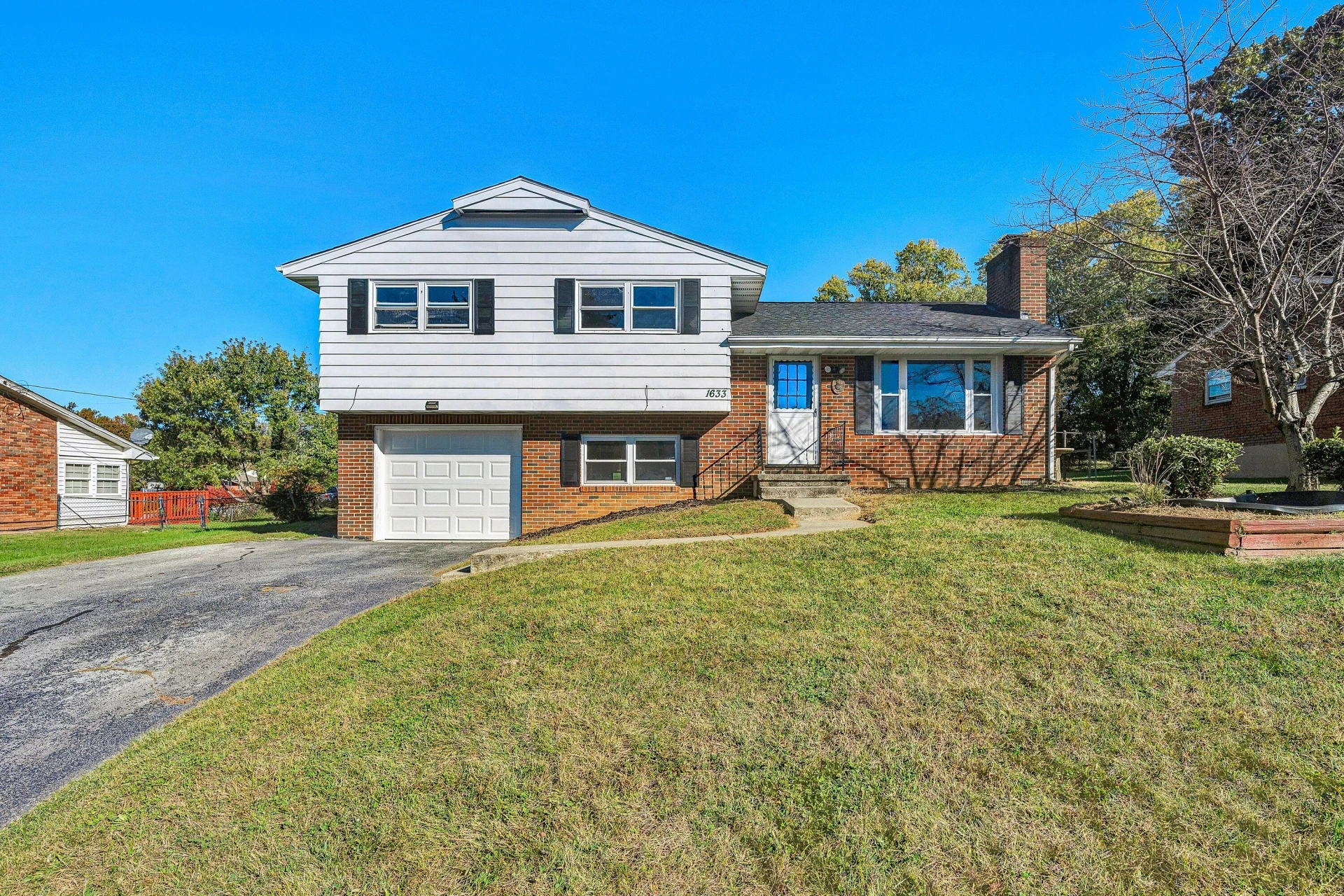 1633 Angus RD NW
