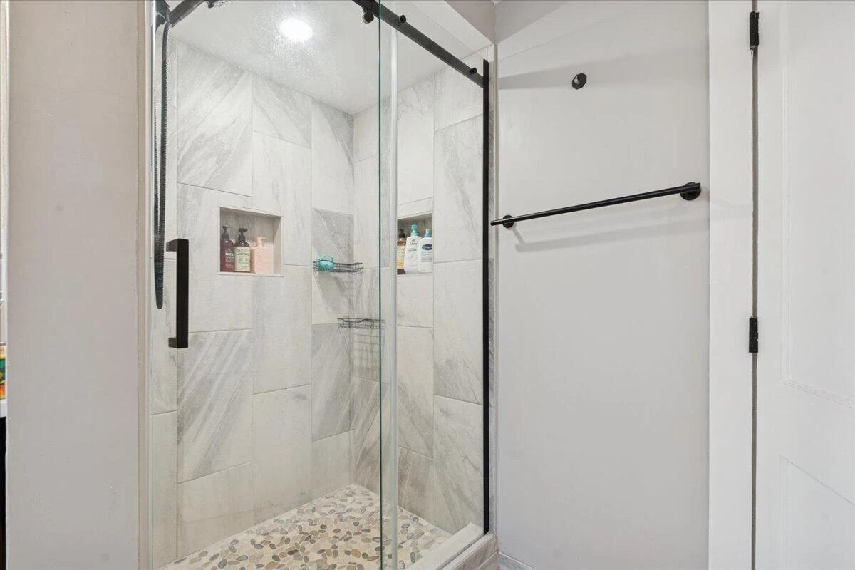 5930 Edwardsville RD - Photo 23
