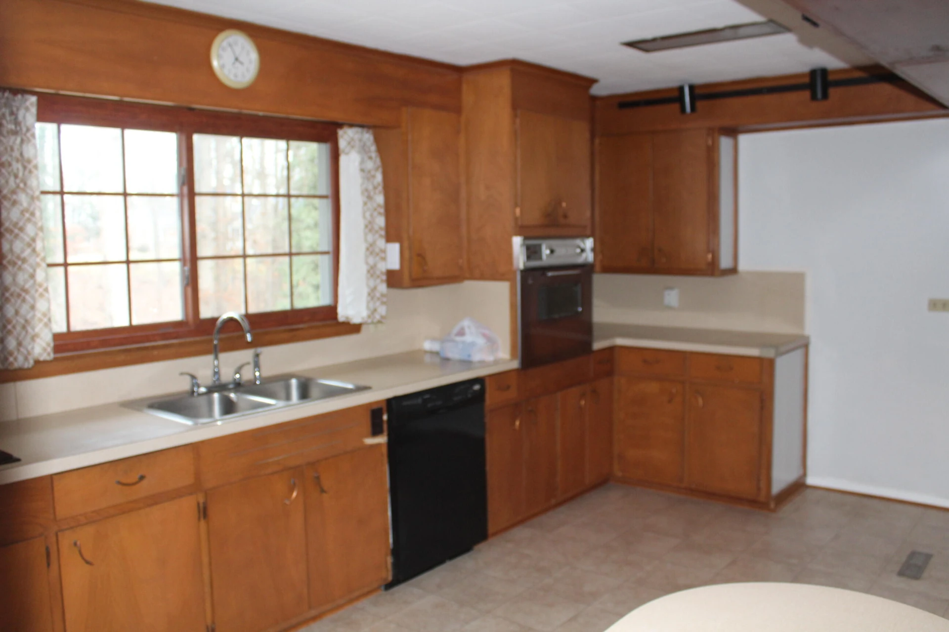 718 Sunset DR - Photo 16
