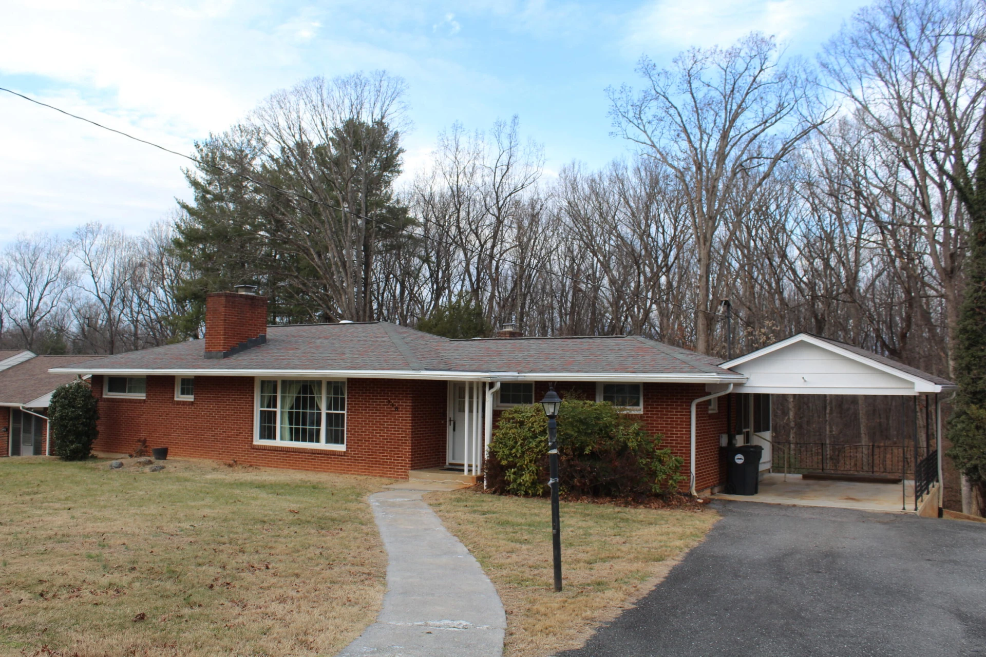 718 Sunset DR - Photo 2