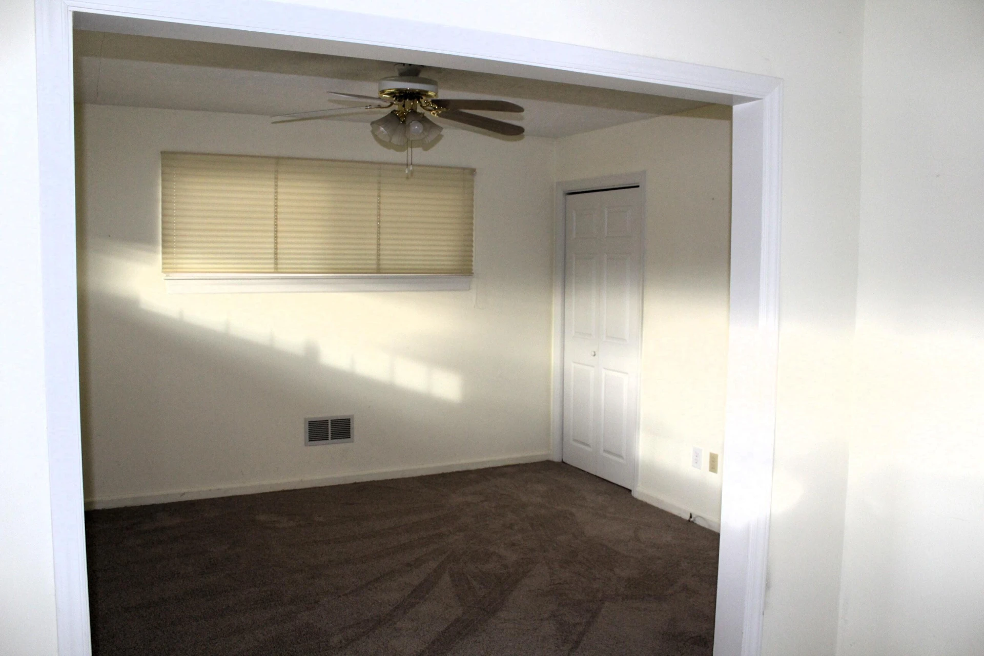 718 Sunset DR - Photo 24