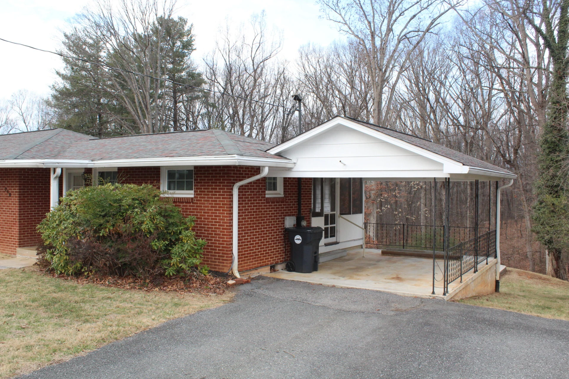 718 Sunset DR - Photo 3