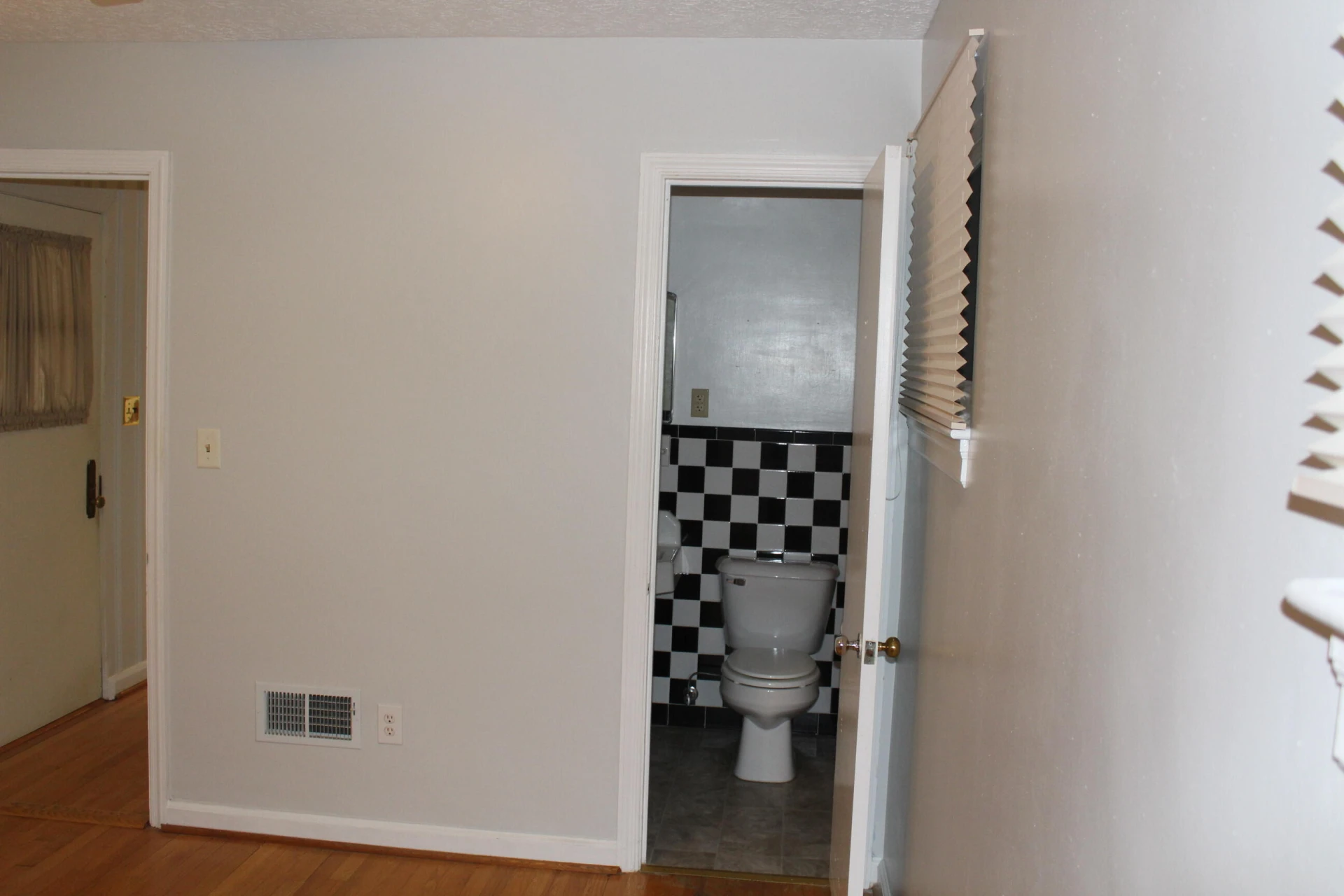 718 Sunset DR - Photo 35