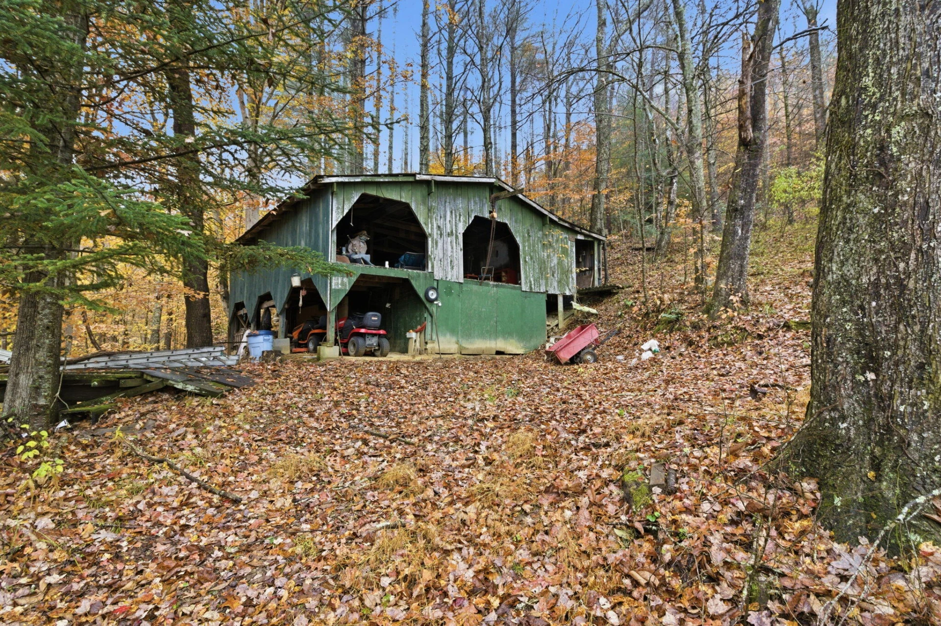 3928 Happy Hollow RD - Photo 38