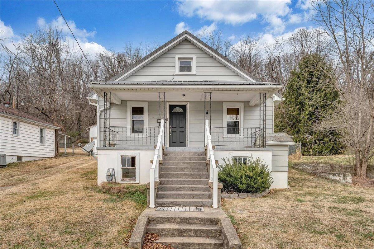 234 E E Parrish ST