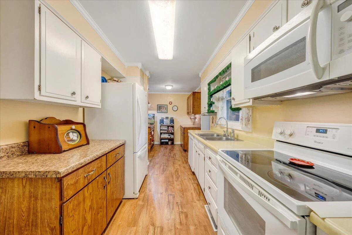 9009 Poor Mountain RD - Photo 15