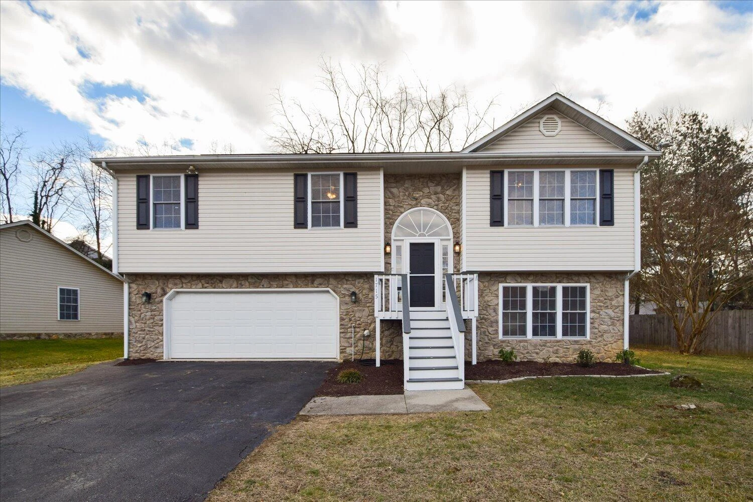 1715 Bush Farm DR