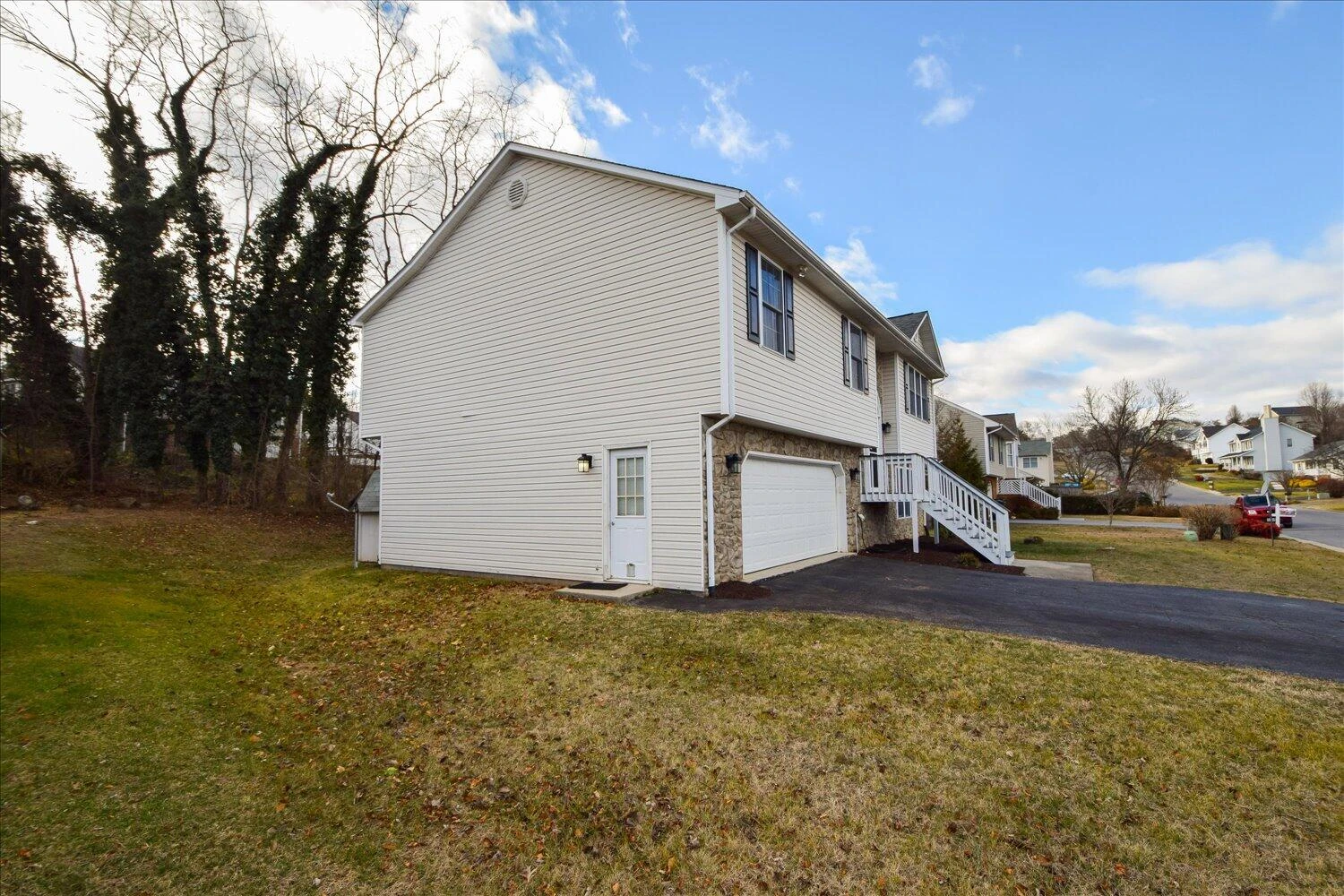 1715 Bush Farm DR - Photo 29