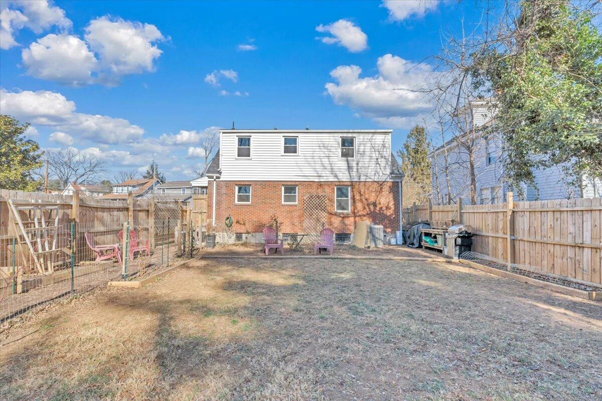 2432 Massachusetts AVE NW - Photo 22