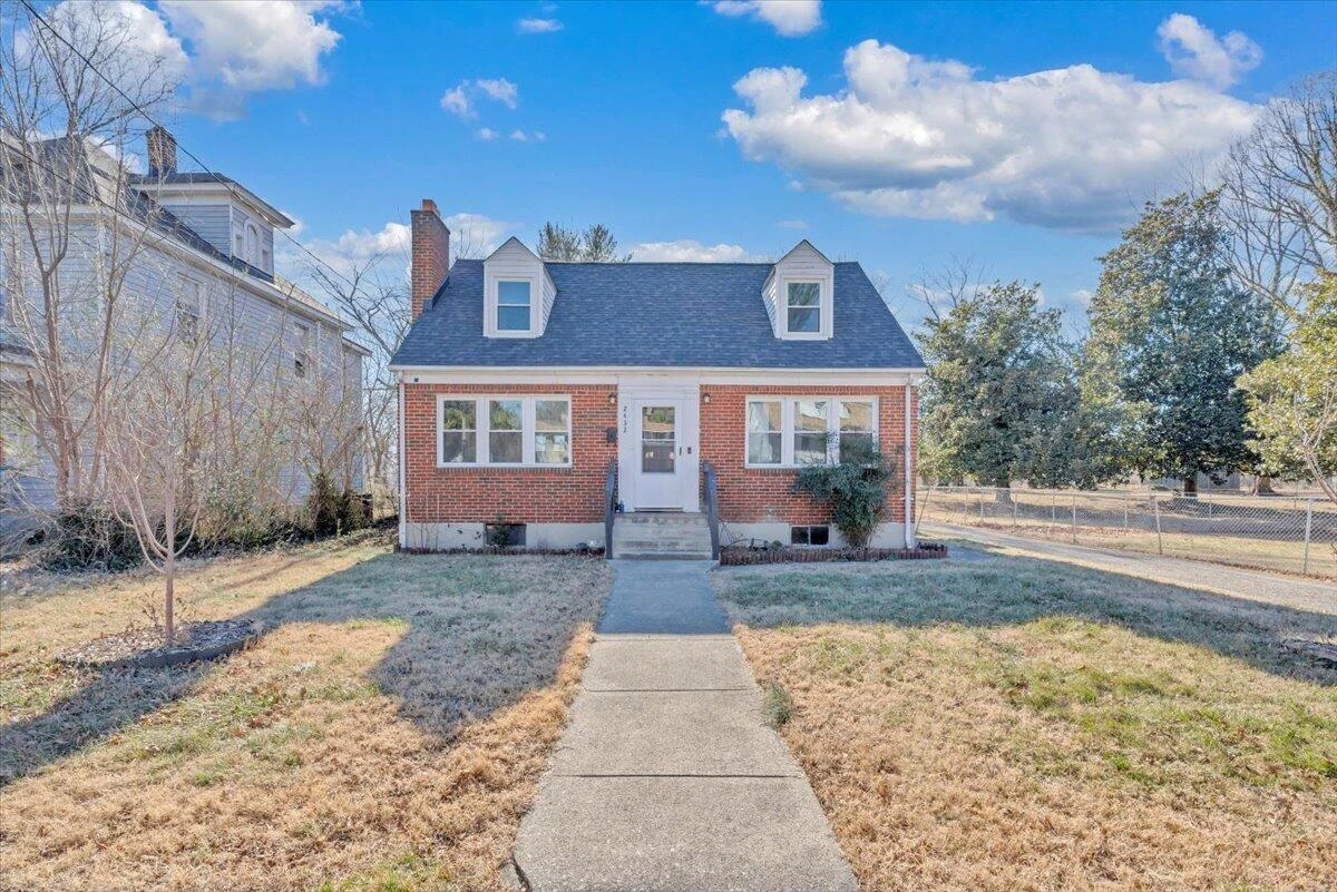 2432 Massachusetts AVE NW - Photo 24