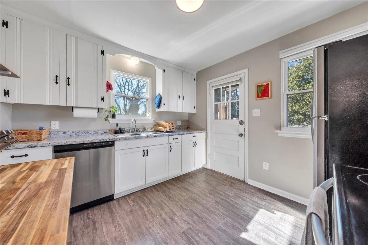 2432 Massachusetts AVE NW - Photo 10