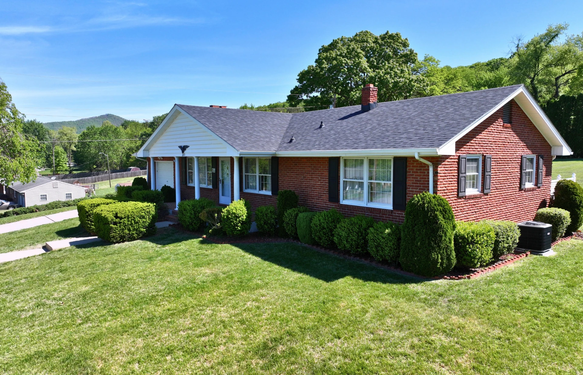 373 Langland DR - Photo 4