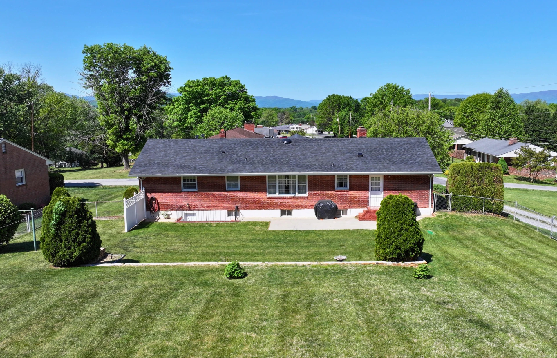 373 Langland DR - Photo 6