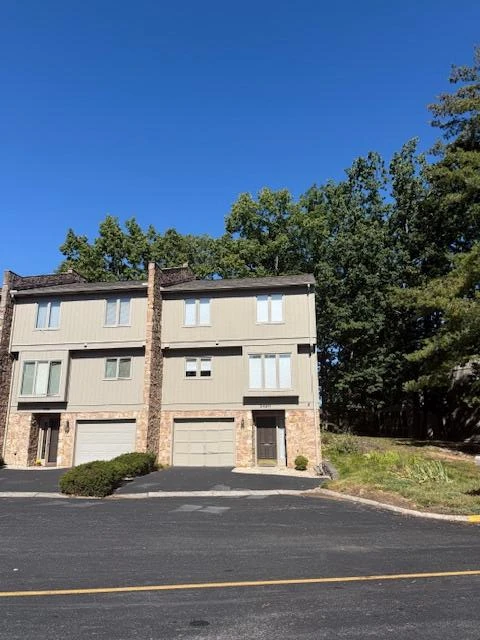 3420 Londonderry CT