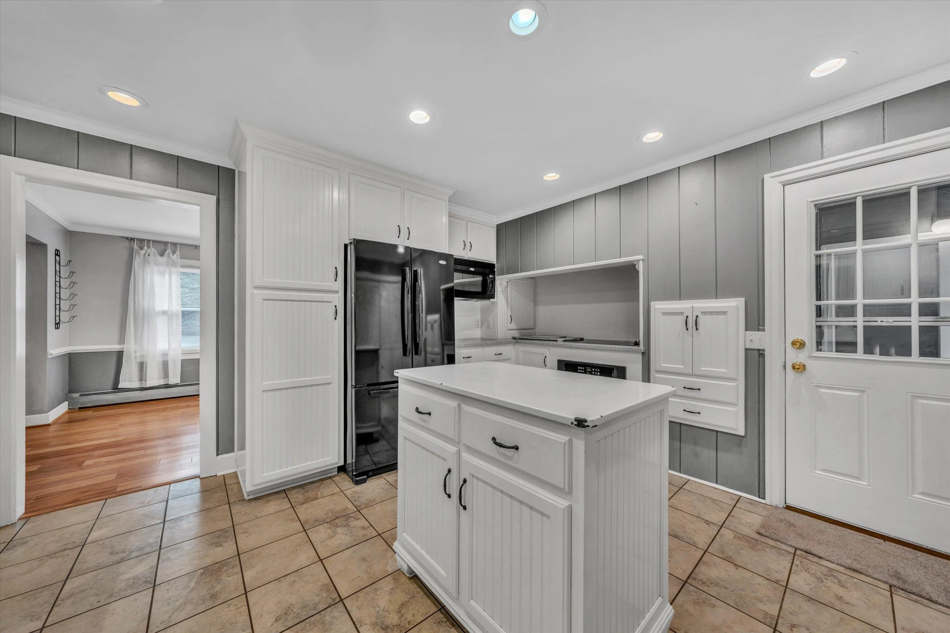 280 HILLCREST DR - Photo 16