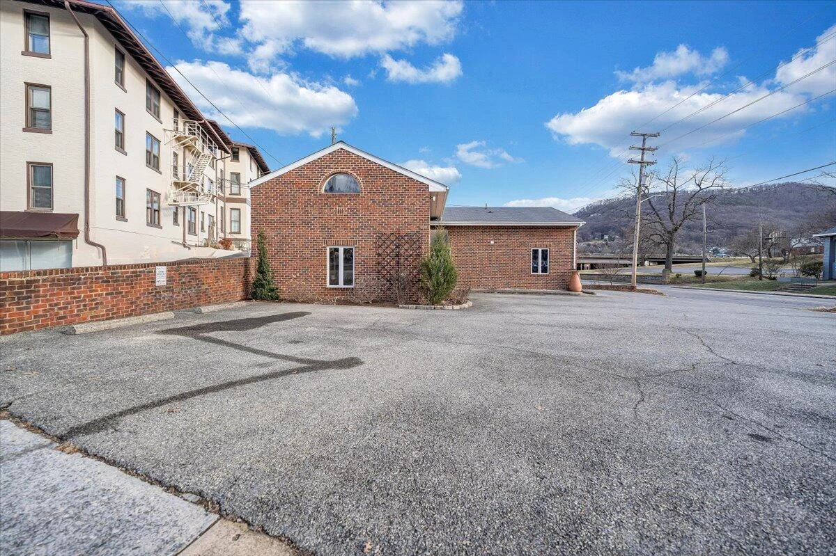 1234 Maple AVE SW - Photo 40