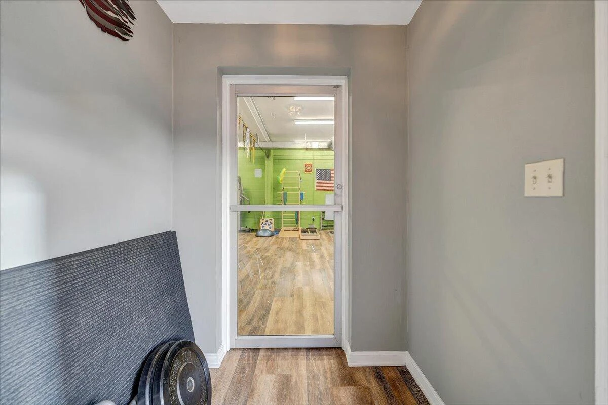 1234 Maple AVE SW - Photo 7