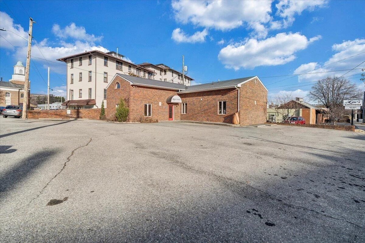 1234 Maple AVE SW - Photo 45