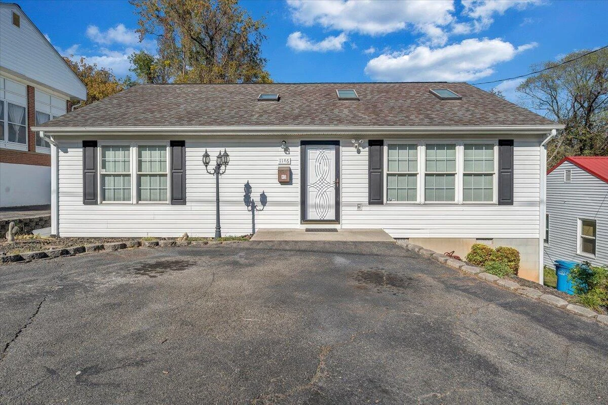 1146 Morehead AVE SE