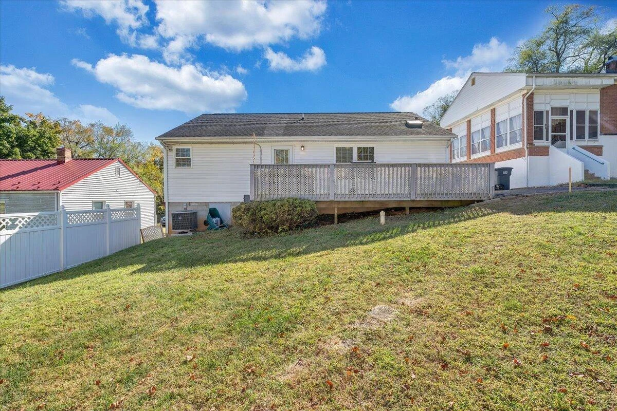 1146 Morehead AVE SE - Photo 13