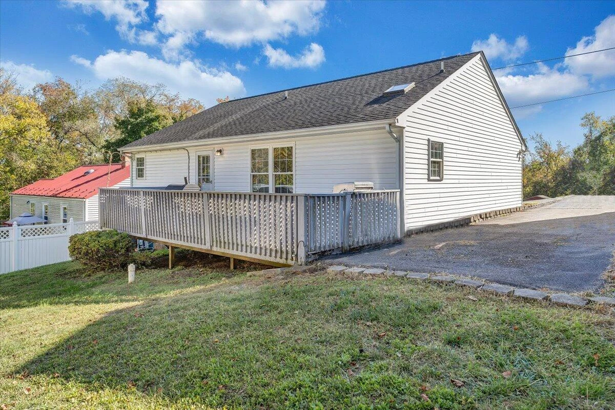 1146 Morehead AVE SE - Photo 14