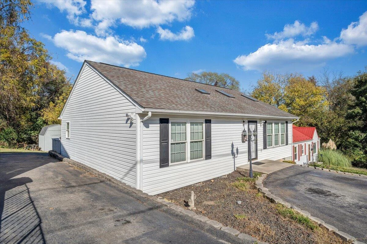 1146 Morehead AVE SE - Photo 16