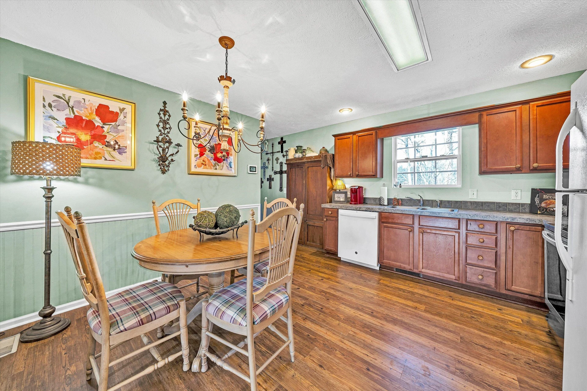 350 LEANOR ST - Photo 10