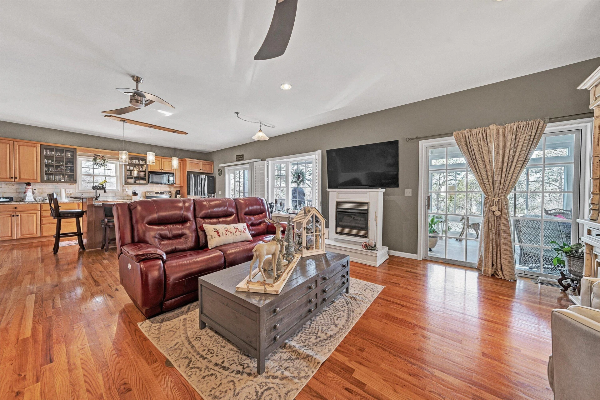 213 Redwood TER - Photo 10