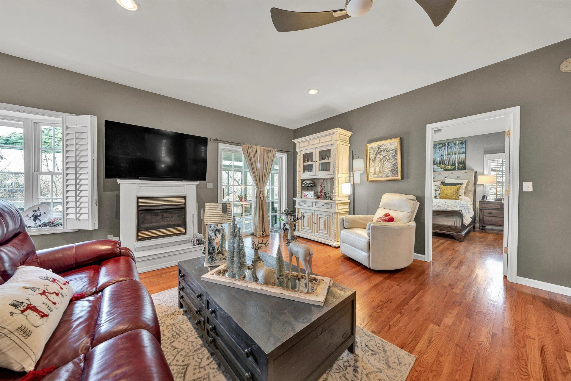 213 Redwood TER - Photo 15